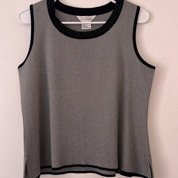Exclusively Misook Tank Top Size Medium Black and White - Picture 6 of 6